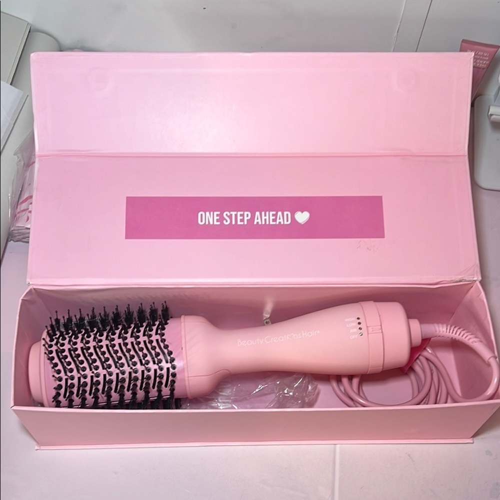 ✅NEW ✅🩷💇🏼‍♀️Beauty Creations Pink Hair Dryer Brush